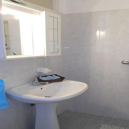 Modern Flat With Terrace-beahost * Бібіоне