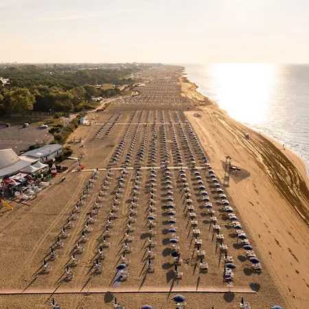 Modern Flat With Terrace-beahost