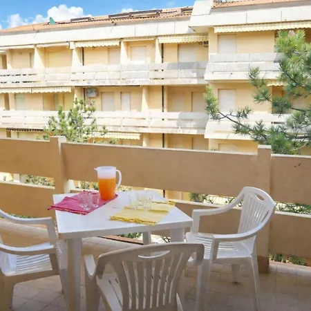 Апартаменты Modern Flat With Parking